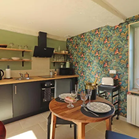 Evasion Romantique Avec Spa, Grand Jardin Et Confort Moderne En Normandie - Fr-1-497-175