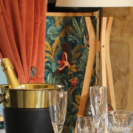 Evasion Romantique Avec Spa, Grand Jardin Et Confort Moderne En Normandie - Fr-1-497-175 *