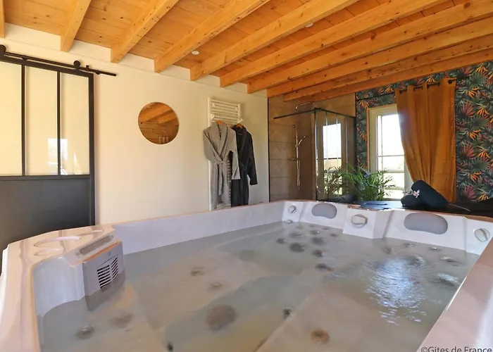 Maison Independante Avec Spa, Jardin Privatif En Normandie - Fr-1-497-175 * Neuville-sur-Touques